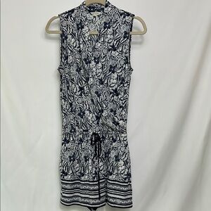 Max Studio Women’s Size Small Navy White Floral Shorts Top One Piece Jumper
